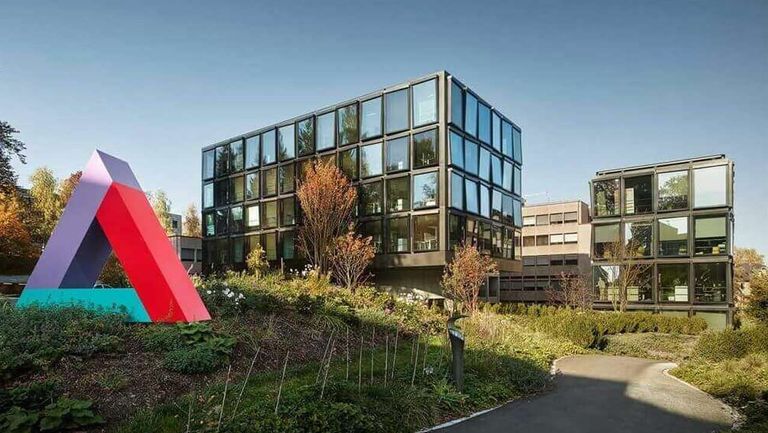 Helvetia y Caser completan su fusión y consolidan un gigante con ingresos de 2.200 millones