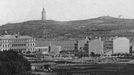La ensenada del Orzán y la Torre de Hércules, en A Coruña, en una imagen tomada a finales del siglo XIX. La ciudad era entonces la más poblada de Galicia, con algo más de 35.000 habitantes. La enorme mayoría de los gallegos vivían en zonas rurales.