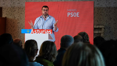 El presidente del Principado de Asturias y secretario general de la FSA-PSOE, Adri�n Barb�n, en el�encuentro anual de los socialistas de Mieres