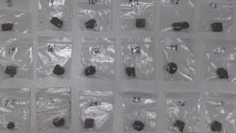 Identificado un adolescente de 14 años por vender hachís a otro de 16 en Pontevedra