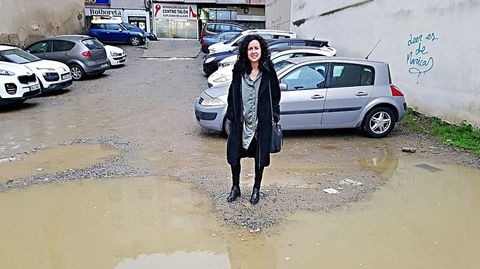 Katy Varela en el aparcamiento de la calle Huertas