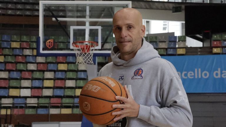Carles Marco, entrenador del Leyma Coruña: «Ojalá podamos estar tres equipos gallegos el año que viene en la ACB»
