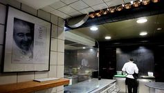 Vista de la cocina del restaurante Can Fabes de Sant Celoni, que cerrar sus puertas el prximo 31 de agosto.
