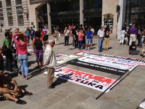 Un grupo de personas concentradas en el Obelisco