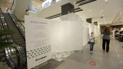 Obras de reforma para el outlet de El Corte Inglés en el centro comercial Marineda City de A Coruña
