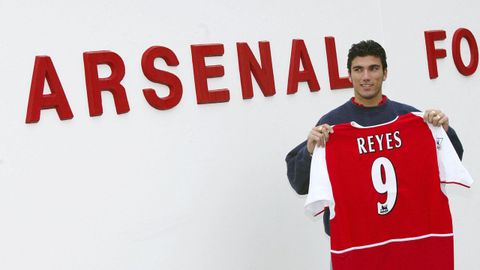Presentacin de Reyes tras su fichaje por el Arsenal en el 2004