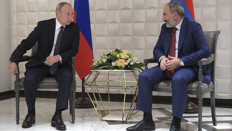 El presidente de Rusia, Vladimir Putin, y primer ministro de Armenia, Nikol Pashinian