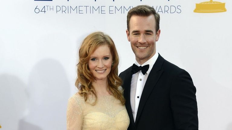 La viuda de James Van Der Beek recuerda a su esposo tres meses después de su muerte: «Decir que estoy desconsolada es quedarse muy corto»