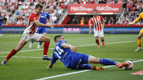 Derbi asturiano entre el Real Sporting de Gijon y el Real Oviedo en El Molin�n