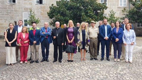 Representantes de varias instituciones acompaaron al obispo, Leonardo Lemos, en el acto de la firma de adhesin de la dicesis a la Carta Europea de Seguridad Vial