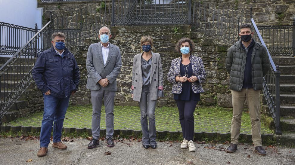 Los pueblos marineros ms bonitos de Galicia.Los directores de Fairway, Tono Mugico, Ana Garca y Manuel Oreiro, con el concejal Sindo Guinarte y la directora de Turismo de Galicia, Nava Castro, en la presentacin del foro del Camino de Santiago