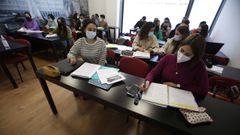 Un grupo de alumnos preparando oposiciones en una academia de A Corua