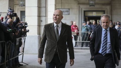 El expresidente de la Junta de Andaluca, Manuel Chaves, a su llegada al juicio del caso ERE, del que la jueza Nez Bolaos fue instructora, en la Audiencia Provincial de Sevilla en noviembre del 2019