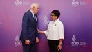 Josep Borrell junto a a ministra de Exteriores de Indonesia, Retno Marsudi.