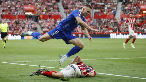 Derbi asturiano entre el Real Sporting de Gijon y el Real Oviedo en El Molin�n