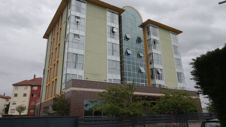 La tensión por el primer gran centro de menores extranjeros en Monforte se disipa cinco meses después