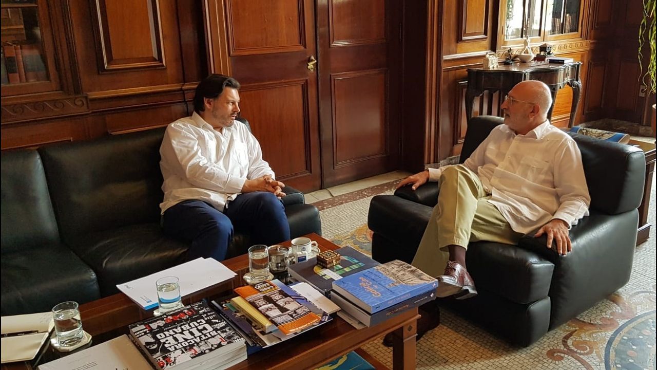 El Quijote, en azulejos en una casa de Ponte Caldelas.Nlida Pin acaba de publicar Una furtiva lgrima