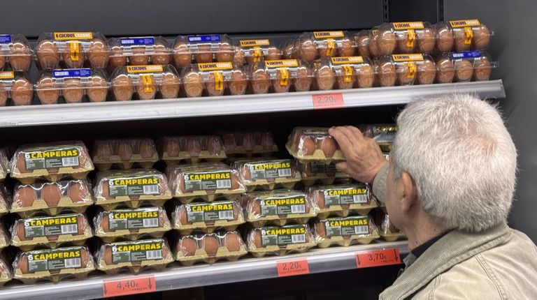 Huevos, café, hortalizas y frutas tropicales sufren alzas de precios de más de dos dígitos en el último año