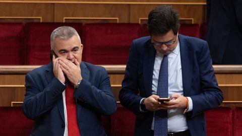 Santos Cerd�n, secretario de Organizaci�n del PSOE y el director del Gabinete del Presidente del Gobierno, �scar L�pez 