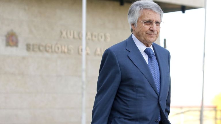 El Tribunal Supremo obliga a Julio Fernánez Gayoso a devolver la medalla de oro al trabajo