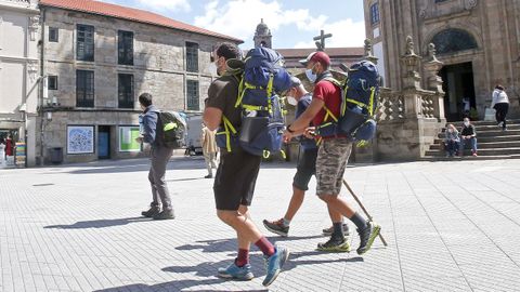 Peregrinos que hacen el Camino Portugus, atravesando la ciudad de Pontevedra