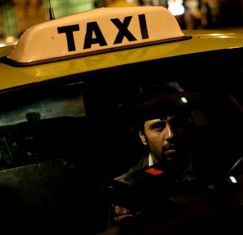 El protagonista de la pelcula es un taxista rabe en Estados Unidos.