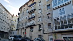 En el cuarto piso del número 26 de la rúa das Camelias de Ourense se originó el incendio.