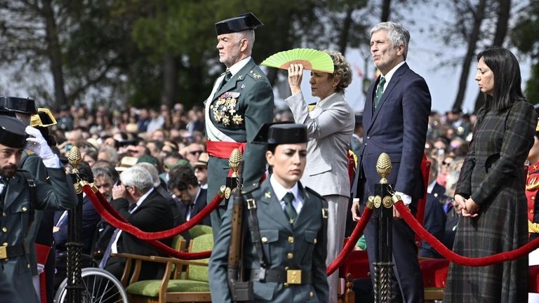 Marlaska, interrumpido por abucheos en Baeza, al hablar de los guardias civiles fallecidos: «Estoy dolido y rabioso»