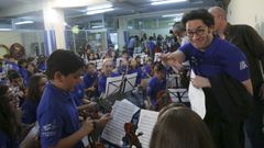 Gustavo Dudamel dirige a los 186 integrantes de la orquesta ReSuena