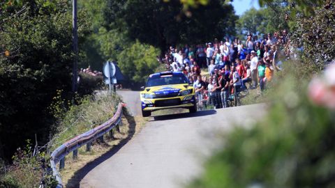 Jos� Antonio Su�rez Cohete vuela en un cambio de rasante, en la segunda pasada a la cronometrada de Siero, durante el Rally Princesa de Asturias