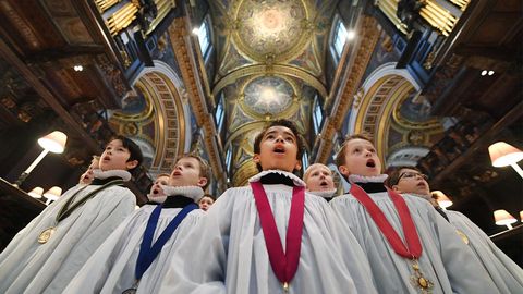 Los nios del coro de la catedral de San Pablo participan en un ensayo de cara a la celebracin de la Navidad, en Londres, Reino Unido