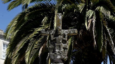 Cruceiro of Melide, the oldest crucifix in Galicia.