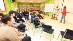 Un encuentro literario celebrado en las aulas del instituto Urbano Lugrs el pasado curso