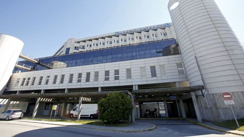 En el hospital Montecelo, en Pontevedra, solo queda un paciente covid ingresado. Se atiende en la unidad de cuidados intensivos (uci)