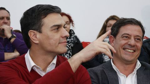 Pedro Snchez y Besteiro, en una imagen del pasado jueves, durante la visita del secretario general del PSOE a A Corua.