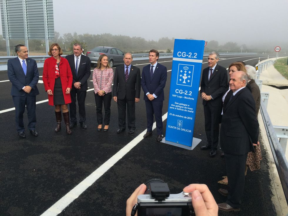 El alcalde de Monforte y el presidente de la Xunta, durante la inauguraci�n de ayer. 