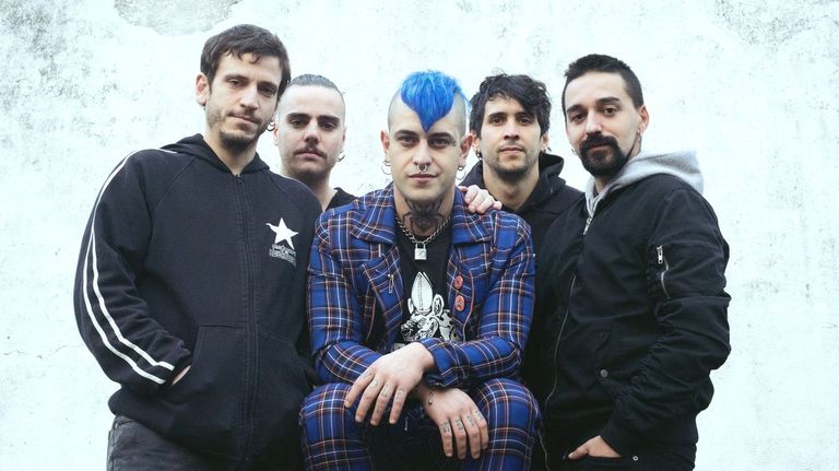 «Habría que estar loco para no hacer punk odiamos a Loquillo y su  