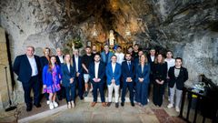 Representaci�n del Real Oviedo en la ofrenda floral a la Santina de Covadonga