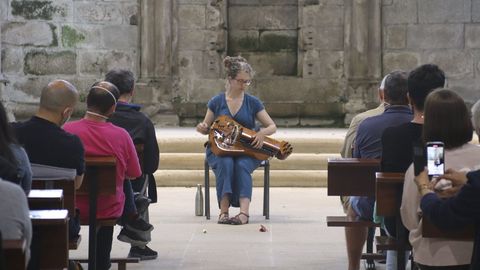 Concierto de la zanfonista Tobie Miller en la iglesia de San Domingos de Bonaval