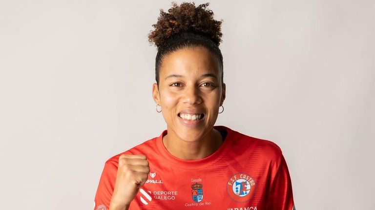 Jenny Santos, jugadora del FSF Castro: «Estos pueblos son los mejores porque la gente se involucra más»