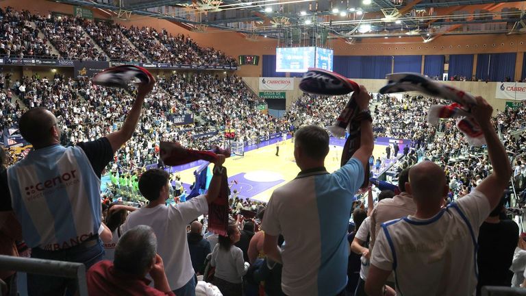 Santiago celebra el ascenso: una progresión heroica devuelve al Monbus Obradoiro a la élite del baloncesto español