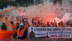 Protesta de los trabajadores de Vestas en Viveiro, donde cortaron el trfico en A Misericordia
