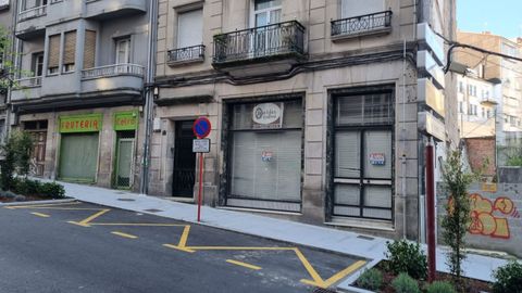 A la derecha el edificio de Ourense donde se registraron algunas de las detenciones