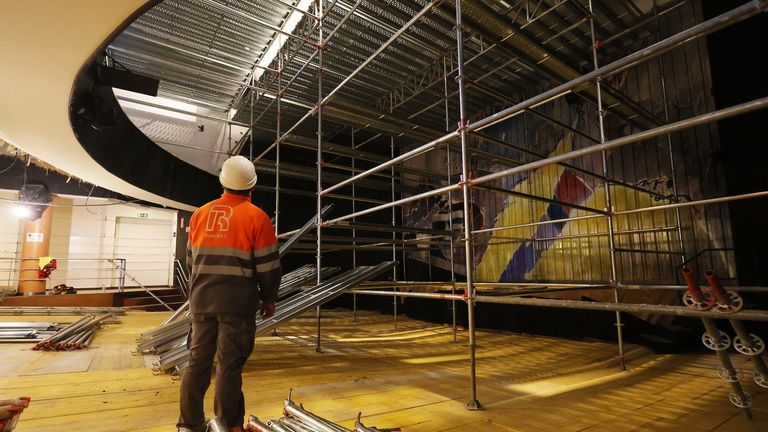 Los andamios toman el patio de butacas del Teatro Principal de Pontevedra