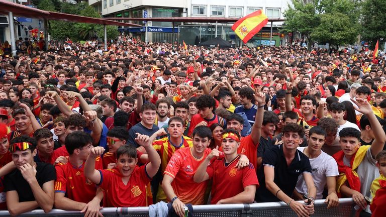 El Ayuntamiento de Santiago no instalará las pantallas para la final de la Eurocopa que pide el PP en la Praza Roxa