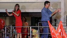 Imagen de la noche electoral del pasado 23 de julio, en la que Pedro Snchez celebraba los datos con su mujer Begoa Gmez, ante la sede socialista de Ferraz 