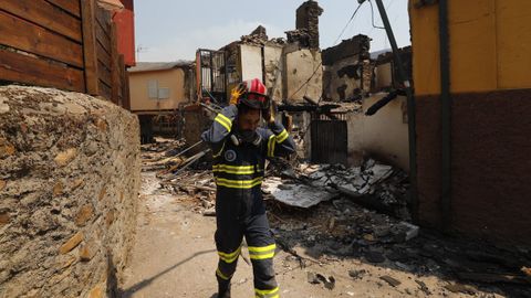 Casas quemadas en A Veiga de Cascallá