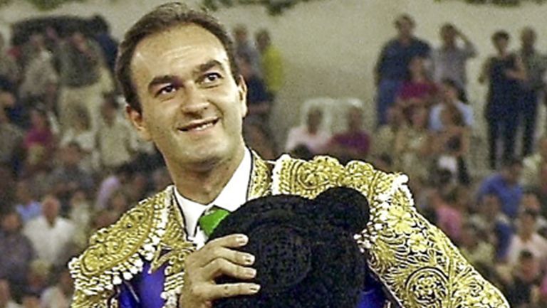 Muere el extorero Ricardo Ortiz, de 51 años, embestido por un toro en los corrales de la plaza de La Malagueta