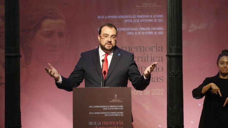 El presidente del Principado, Adrián Barbón, en acto del día de la memoria democrática