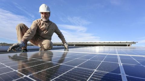 Una instalacin fotovoltaica lucense, tecnologa que lidera el mayor crecimiento renovable en el mundo, en foto de archivo